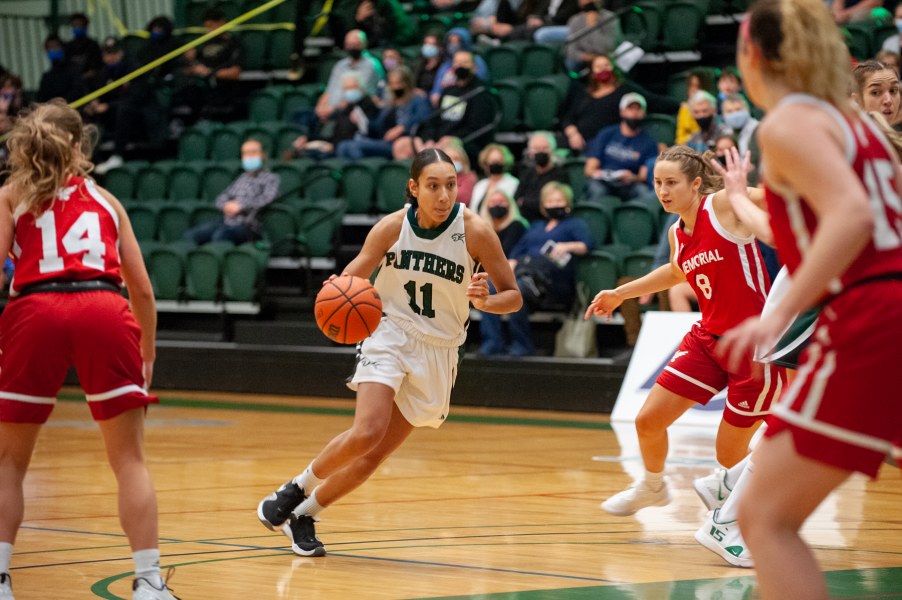 Lauren Rainford in action on the court