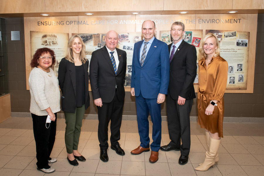 From left to right: Dr. Carmencita Yason, Dr. Maggie Cameron, Dr. Greg Keefe, Honourable Jean-Yves Duclos, Dr. John VanLeeuwen, and Dr. Heather Morrison.