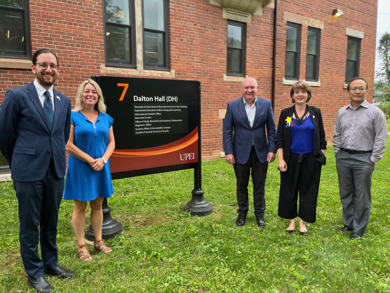 Mélaine Ricard-Boulieu, Sherilyn Acorn, Dr. Greg Keefe, Charlotte Montel, and Dr. Jerry Wang 