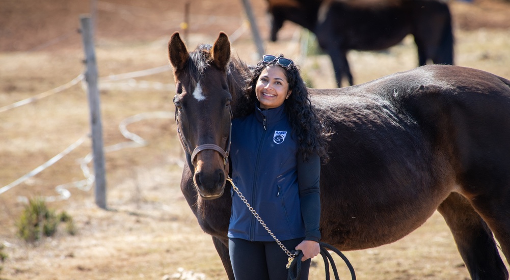 a veterinarian student with a horse